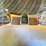 Le Sens Six Bed & Breakfast 4*