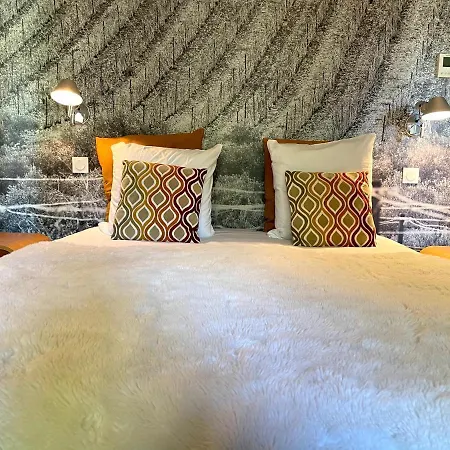 Le Sens Six Bed & Breakfast 4*