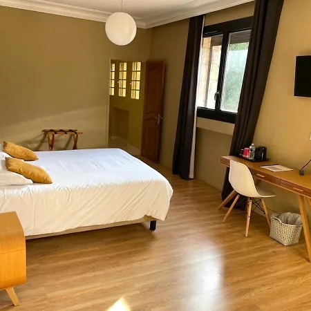 Le Sens Six Bed & Breakfast 2*